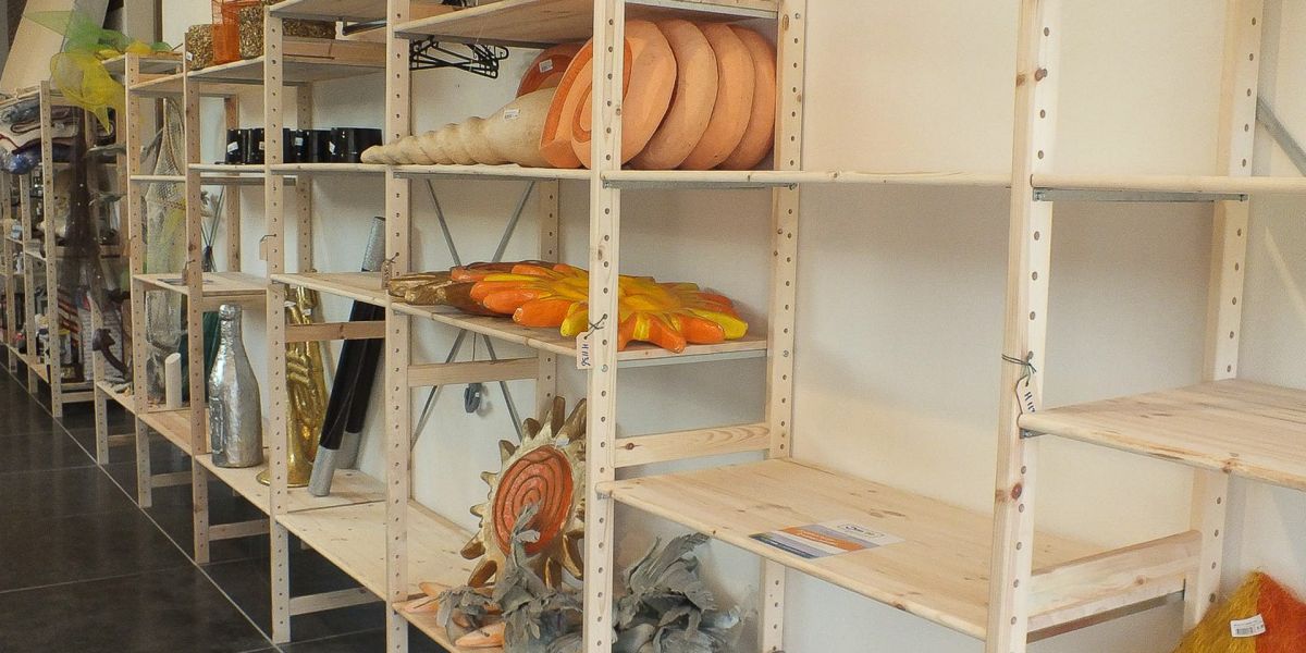 Houten presentatierek – Duurzame en veelzijdige opslag