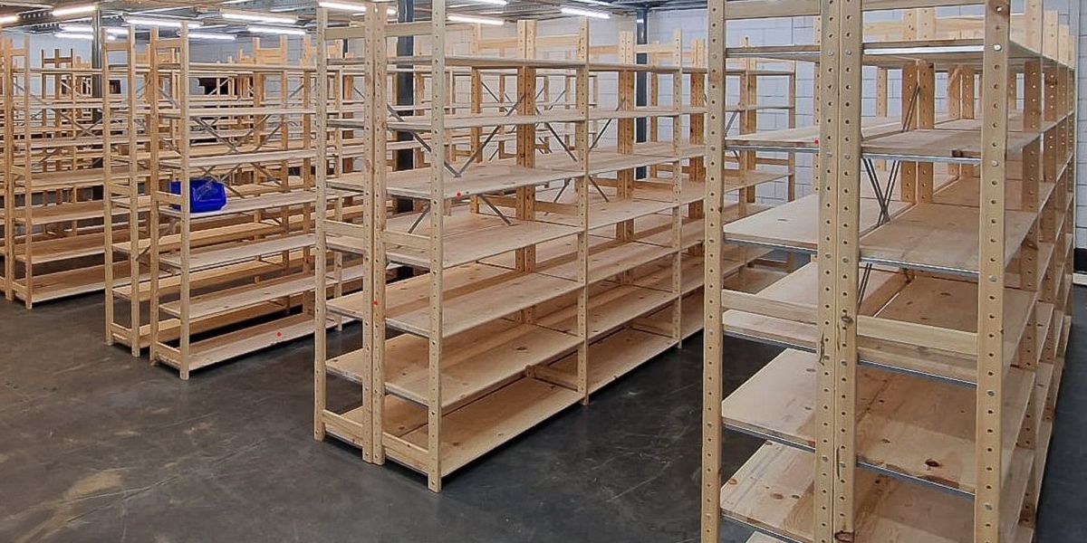 Sterke houten stelling voor magazijn en opslagruimte