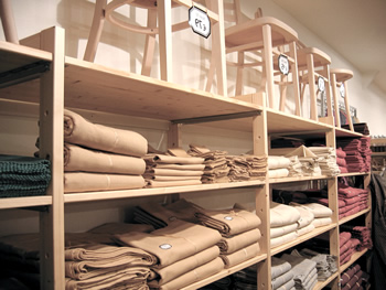 houten legborden kledingrek